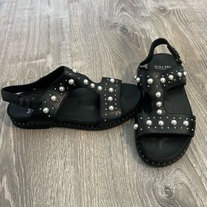 NEW Pearl Sandals ✨